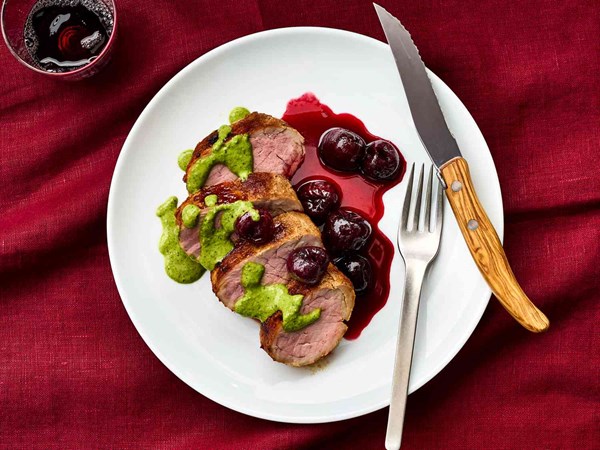Pork tenderloin with roasted cherry compote