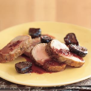Pork tenderloin with thyme and figs