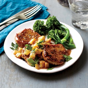 Pork with chunky applesauce
