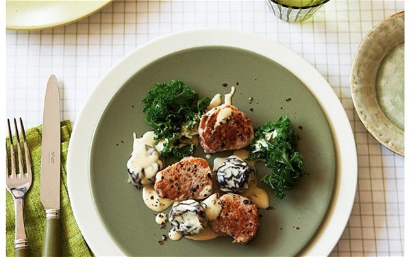 Pork with prunes and cider