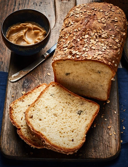 Porridge loaf with honey butter