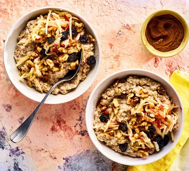 Porridge with grated apple