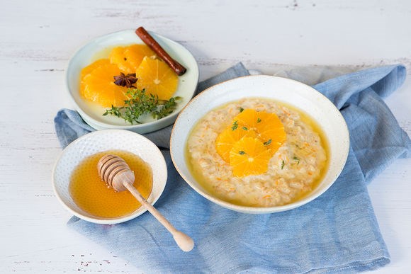 Porridge with star anise and honey oranges