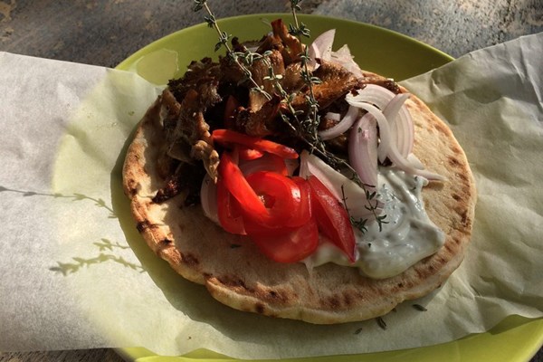 Portobello mushroom gyro (Yeeros me manitari)