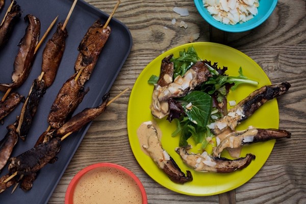 Portobello satays with peanut sauce