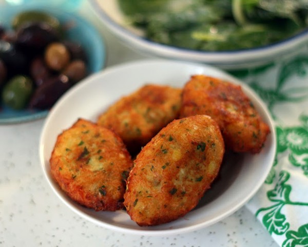 Portuguese cod cakes (Pastéis de bacalhau aka bolinhos de bacalhau)