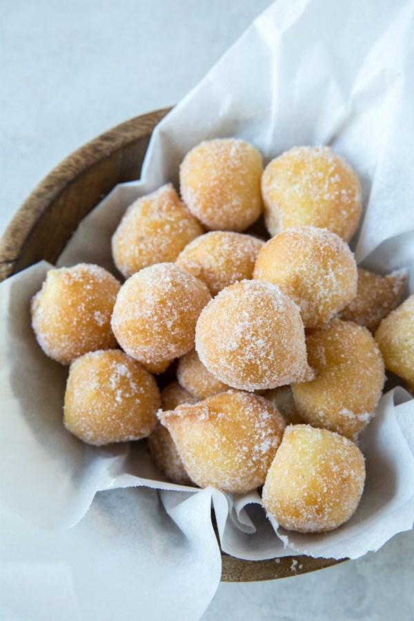 Portuguese doughnuts (Sonhos)