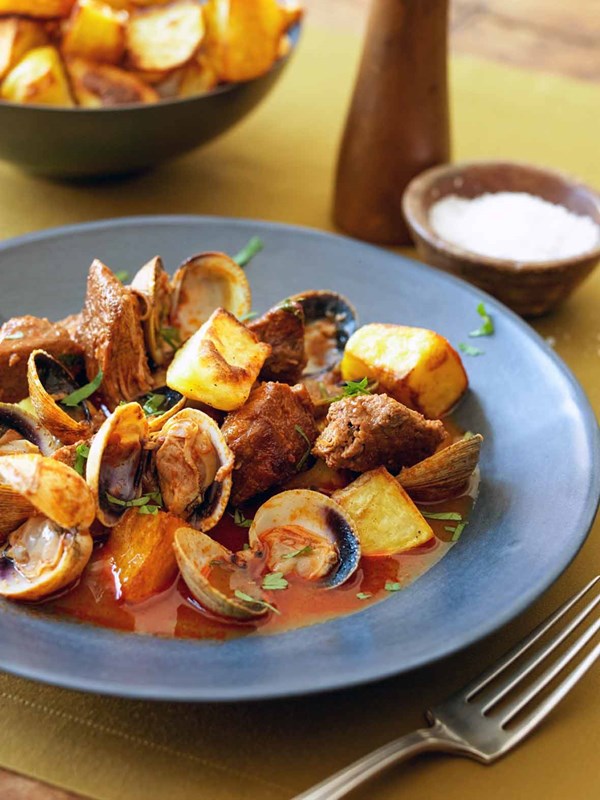 Portuguese pork with clams (Porco alentejana)