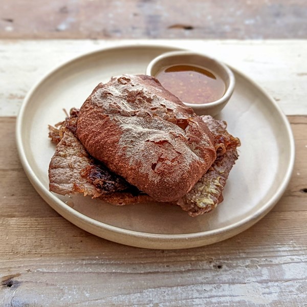 Portuguese-style tuna steak sandwich (Prego de atum)
