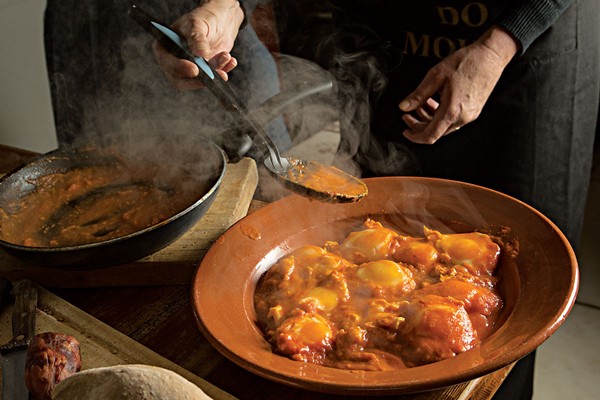 Portuguese tomato soup with poached eggs (Sopa de tomate)