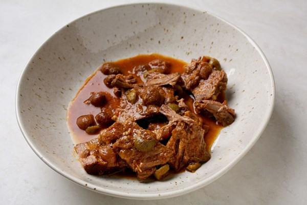 Pot roast with olives and raisins