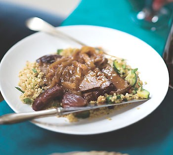 Pot roast with orange and dates