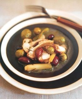 Pot-roasted rabbit chops with spring onions and olives