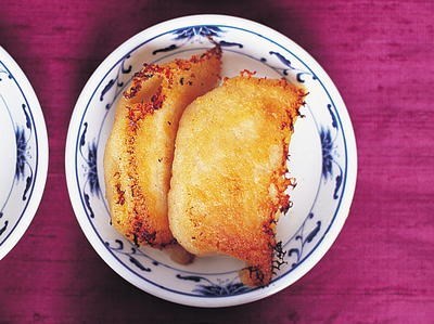 Pot-sticker dumplings with chicken stock (Jizhi guotie)