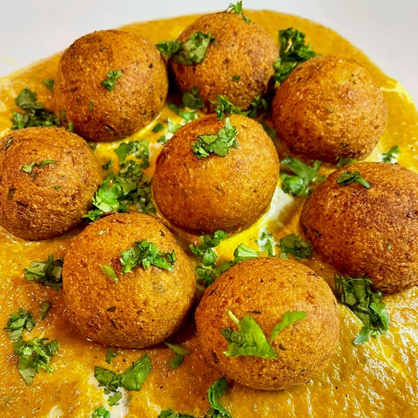 Potato & paneer balls in creamy tomato sauce (Malai kofta)