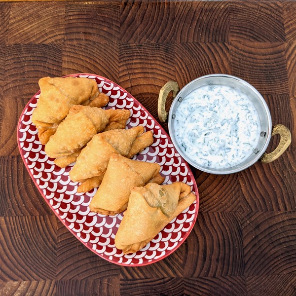 Potato & pea pastries (Aloo matar samosas)