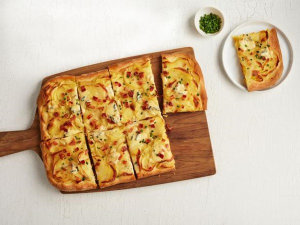 Potato and bacon pizza