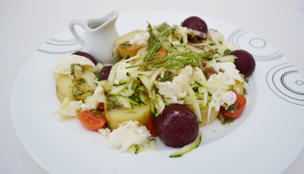 Potato and beetroot salad with mozzarella