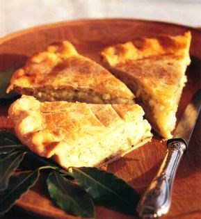 Potato and cheese pie (Tapada de patatas kon kezo)