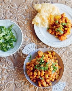 Potato and chickpea breakfast bomb