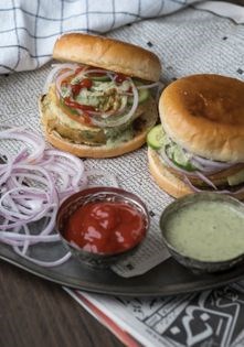 Potato and egg burger (Bun kebab)