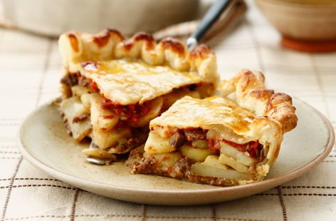Potato and minced meat pie