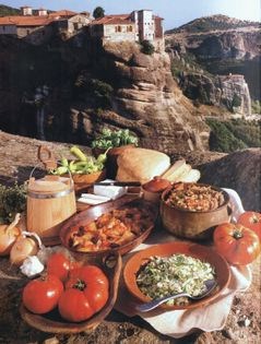 Potato and olive stew with tomato sauce (Patates yahni me elies)