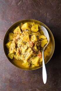 Potato and tomato curry (Aloo tamatar sabzi)