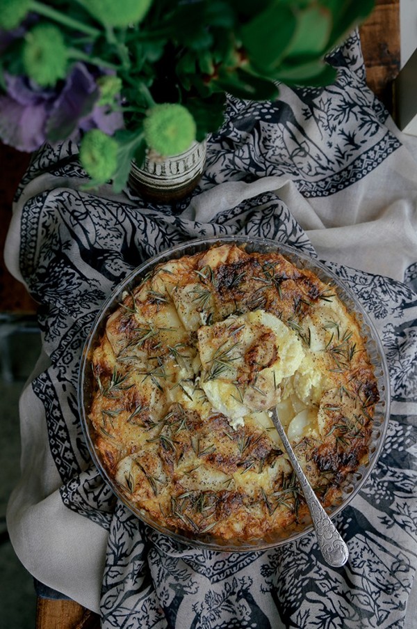 Potato bake with rosemary & cheddar