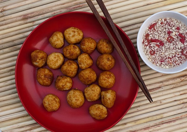 Potato balls with spicy dipping sauce