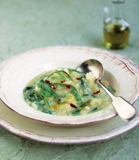 Potato, bread and wild garlic soup
