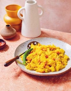 Potato, cabbage and carrot stew (Dinish)