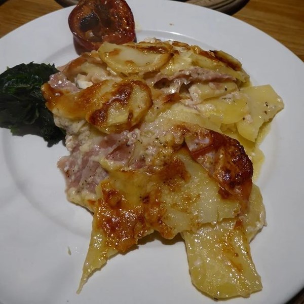 Potato cake with ham (Le gratin Landais)