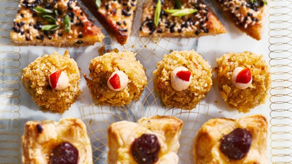 Potato-chip-and-pimiento mini crab cakes