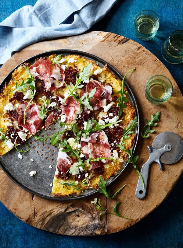Potato crust pizza with caramelised onions and goat's cheese