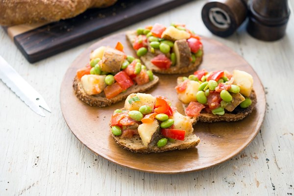 Potato-edamame on toast 