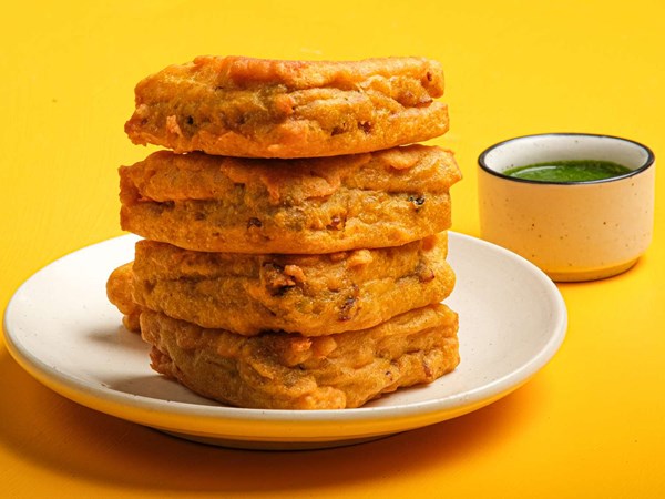 Potato fritter sandwich (Bread pakora)