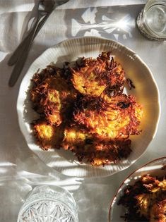 Potato fritters with rosemary and horseradish sauce (Placki ziemniaczane)