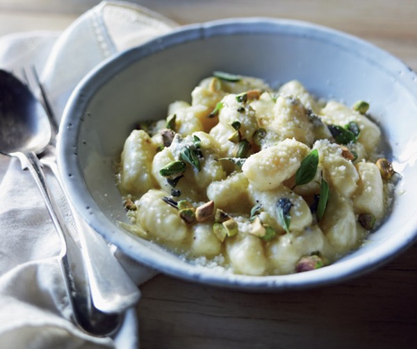 Potato gnocchi with Gorgonzola and pistachios (Gnocchi al Gorgonzola e pistacchi)