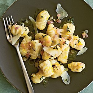 Potato gnocchi with lemon-thyme sauce