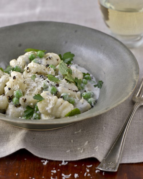 Potato gnocchi with sweet peas and Gorgonzola sauce