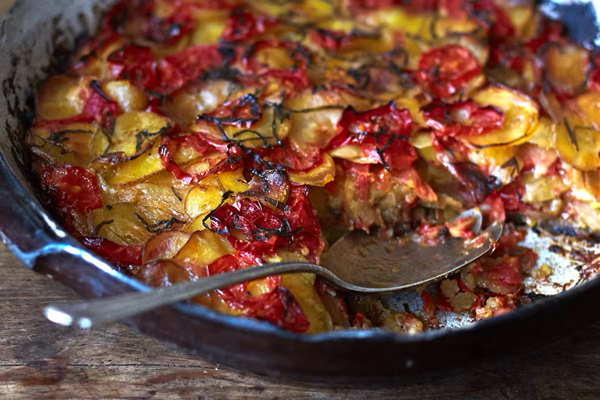 Potato gratin with tomatoes and spices