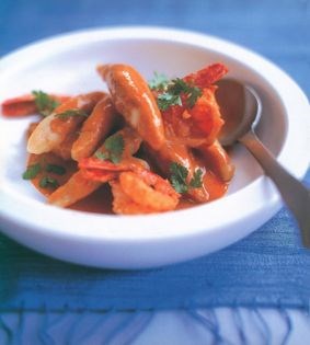 Potato noodles with prawns in their own sauce