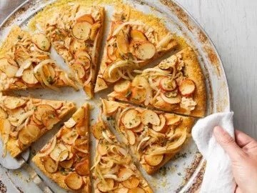 Potato-onion pizza