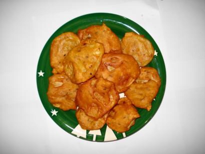 Potato pakora with dried pomegranate seeds (Aloo pakora)