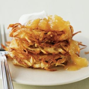 Potato pancakes with sour cream and applesauce