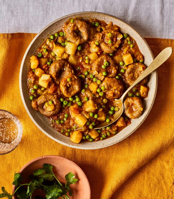Potato, pea and pasta stew (Ladakhi skyu)
