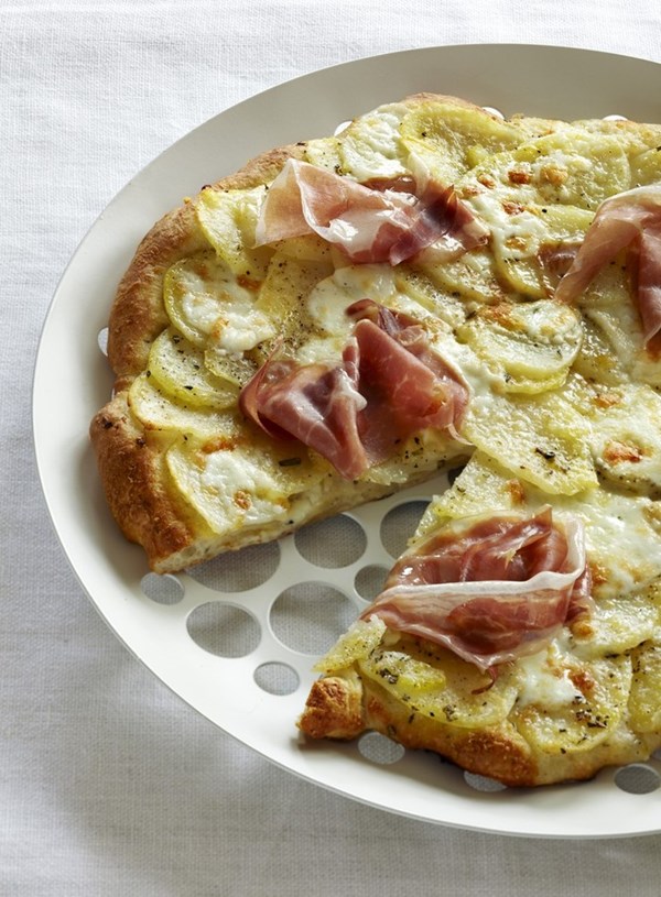 Potato, rosemary and mozzarella pizza