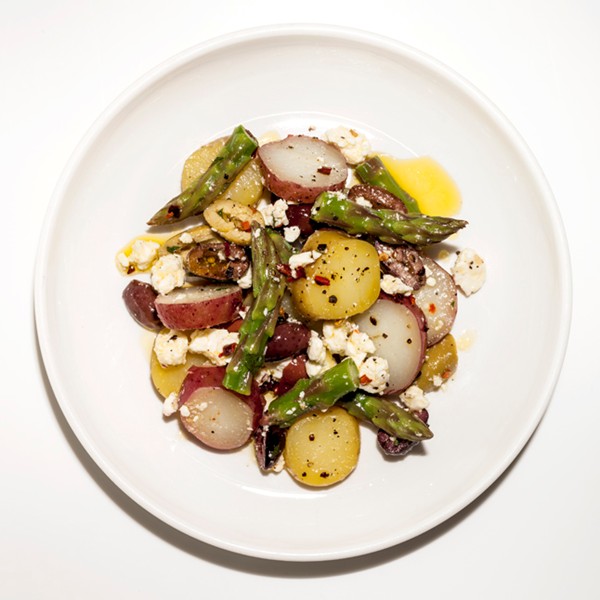 Potato salad with asparagus and olives
