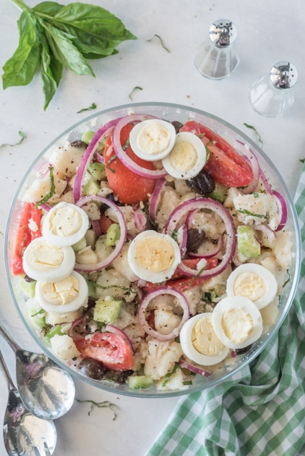 Potato salad with olives, tomatoes and capers